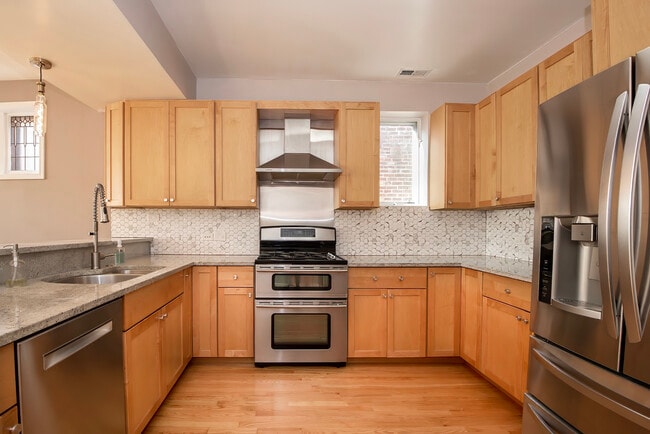 Building Photo - 1216 E Hyde Park Blvd