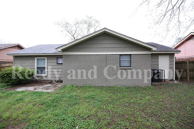 Building Photo - 4041 Hitchcock Dr