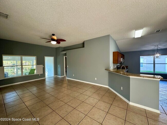 Building Photo - 2461 Stratford Pointe Dr