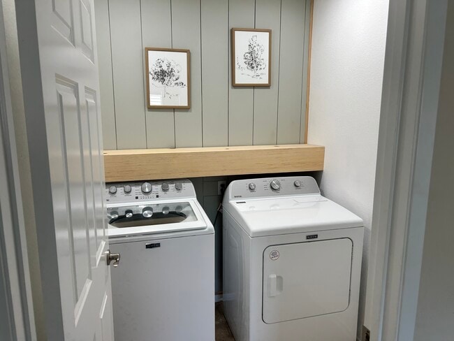 Building Photo - 10960 Knoxville Way