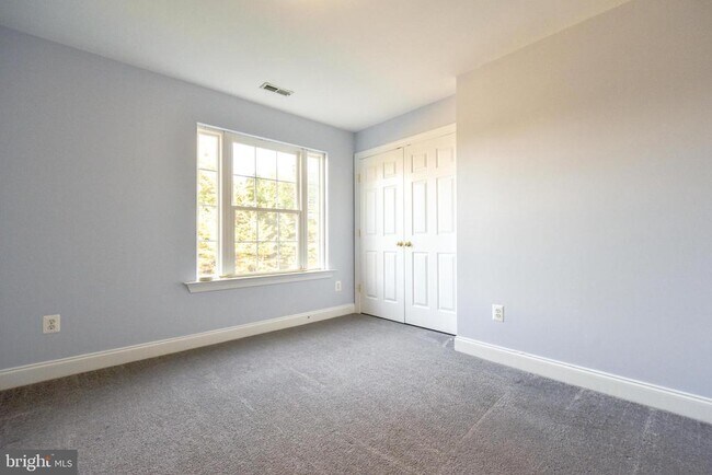 Building Photo - 42271 Bird Haven Dr