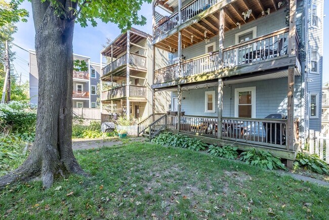 Building Photo - 11 Juliette St