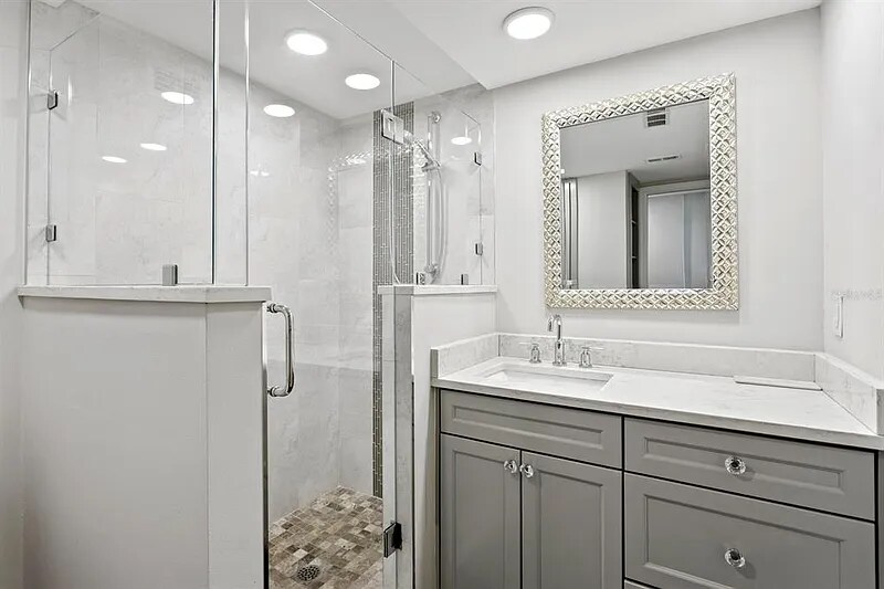 Building Photo - 1200 N Shore Dr NE