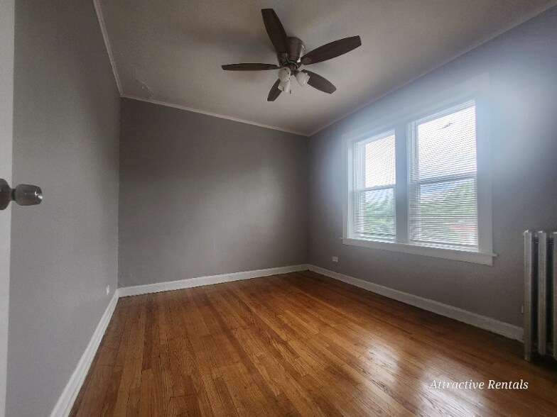 Building Photo - 9909 S Charles St