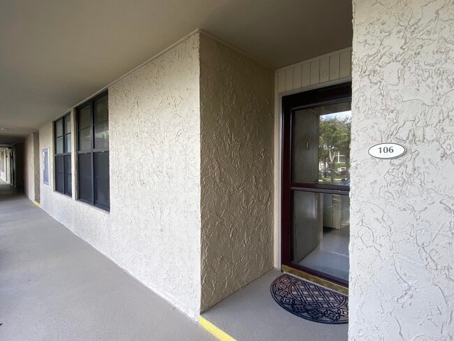 Building Photo - 14 Royal Palm Way