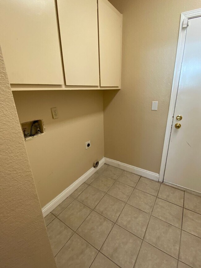 Building Photo - Lots of Natural Sunlight - Close to Travis Air Base - with No Rear Neighbors!