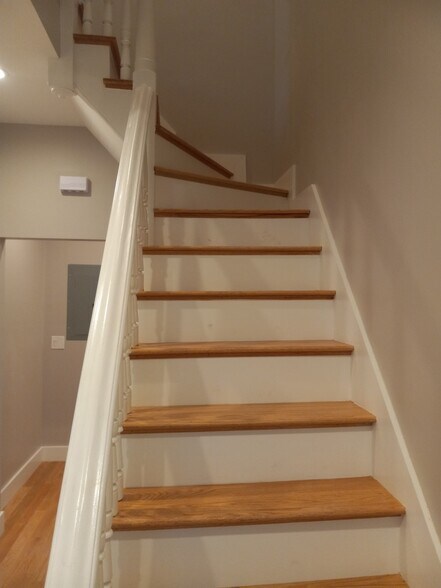 Building Photo - 293 Rindge Ave