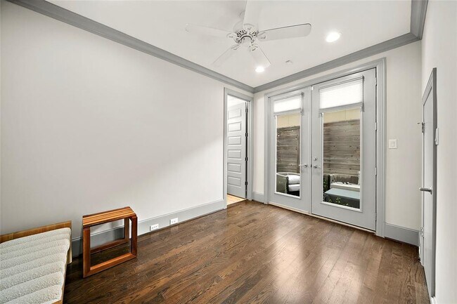 Building Photo - 2905 Bering Dr