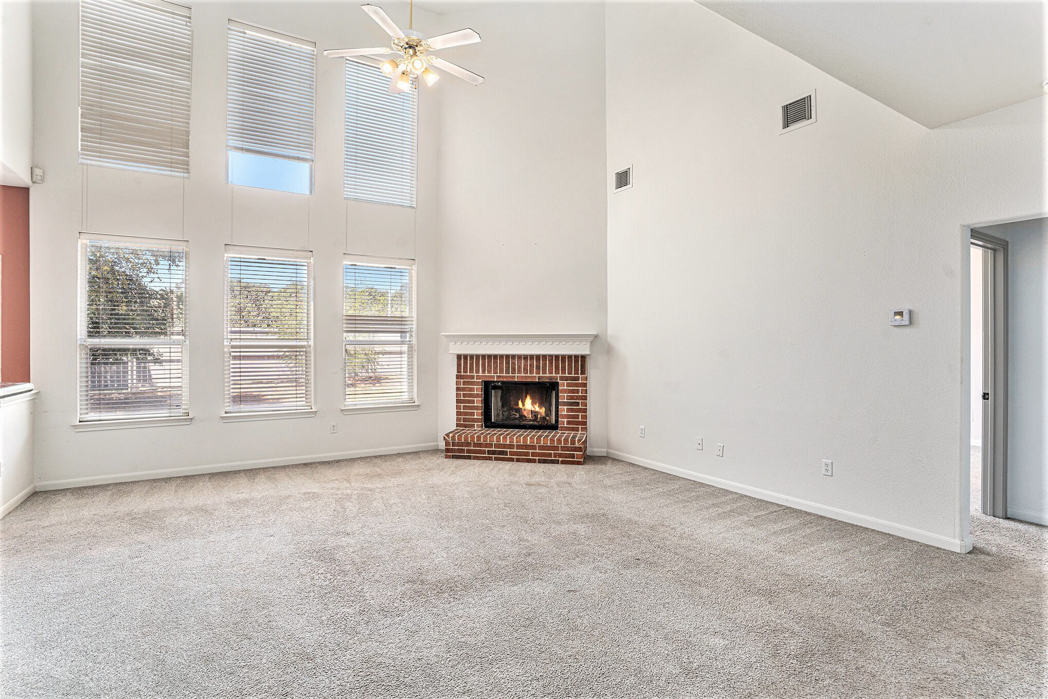Building Photo - 2635 Lakehills