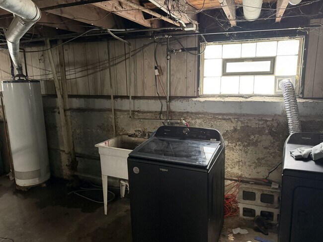 Building Photo - 10108 S State St