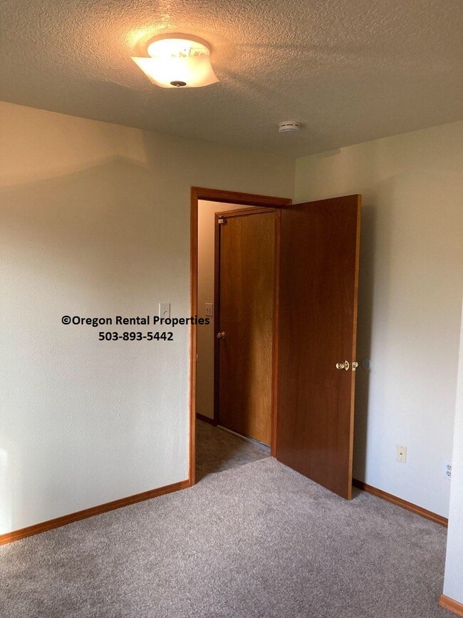 Building Photo - 2511 NE 161st Ave