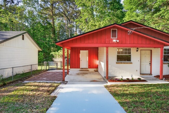 Building Photo - Adorable Single Family Home