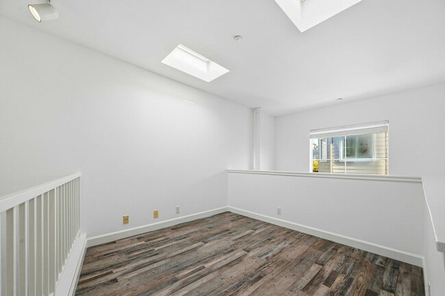 Building Photo - 14 Jennifer Pl