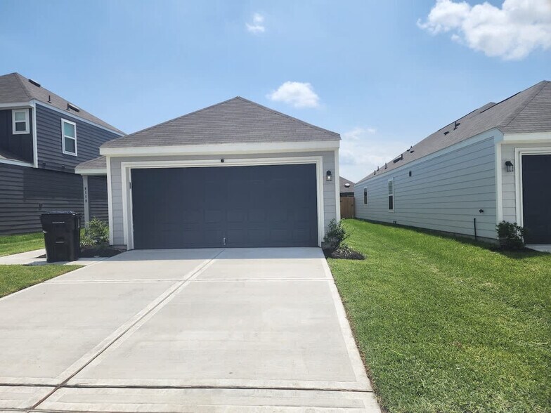 Building Photo - 8110 Alpine Bearberry Dr