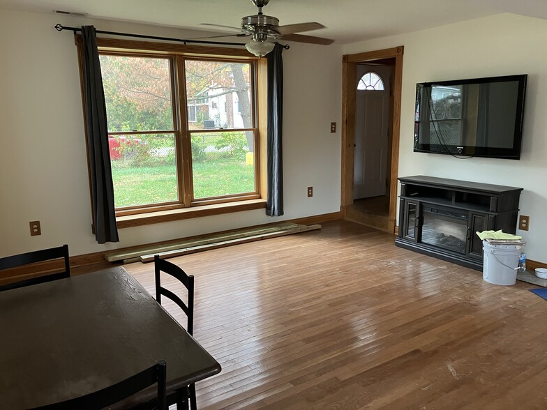 Living Room - 4454 Floyd Dr