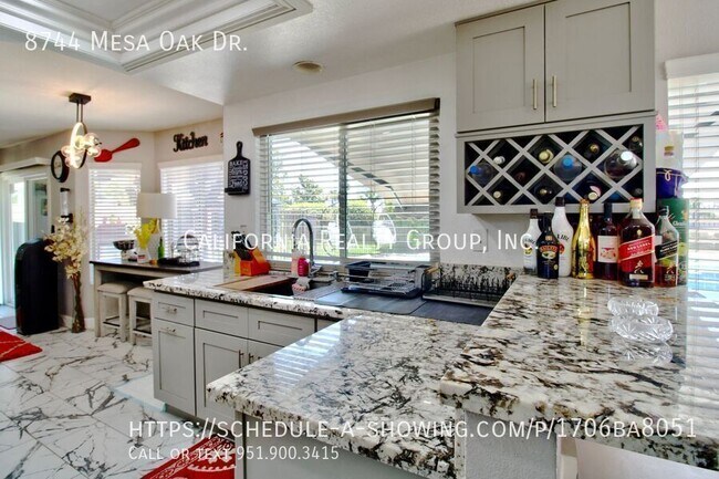 Building Photo - 8744 Mesa Oak Dr