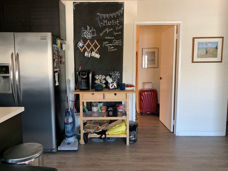 Kitchen (note, come unfurnished, but includes appliances) - 1924 Park Grove Ave
