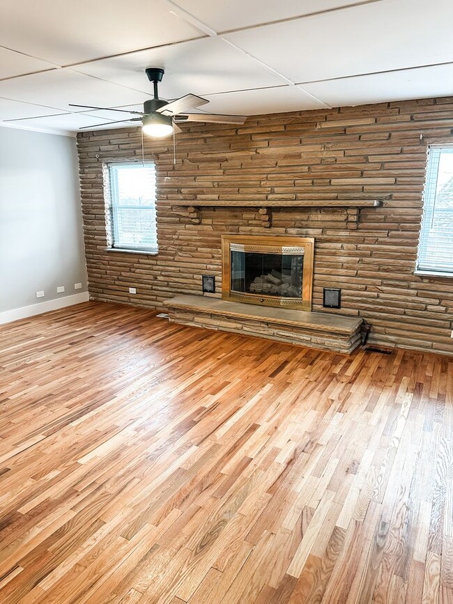 Building Photo - Beautifully Renovated 3BR Home for Rent in...