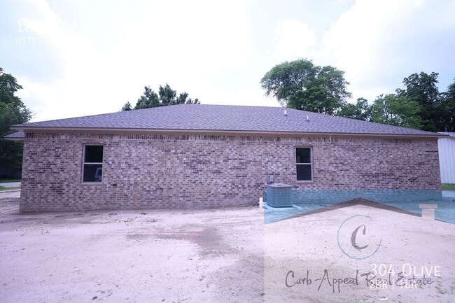 Building Photo - 304 Olive-