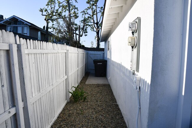 Building Photo - Parker (388) North