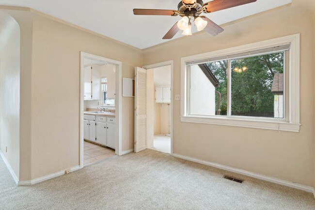 Building Photo - Centrally-Located Bungalow Available NOW!