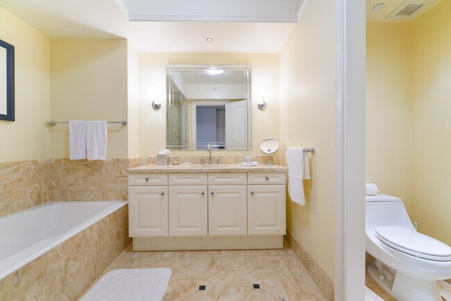 Building Photo - 1441 Brickell Ave