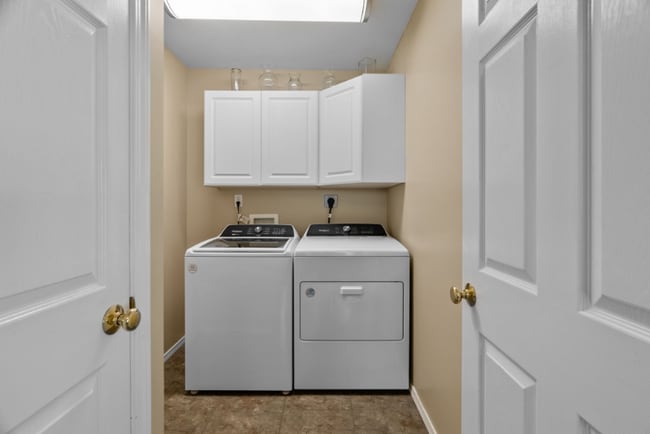 Building Photo - 665 Top Notch Ln