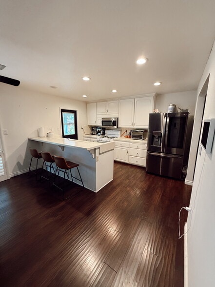 Building Photo - 1350 Kevin Ave