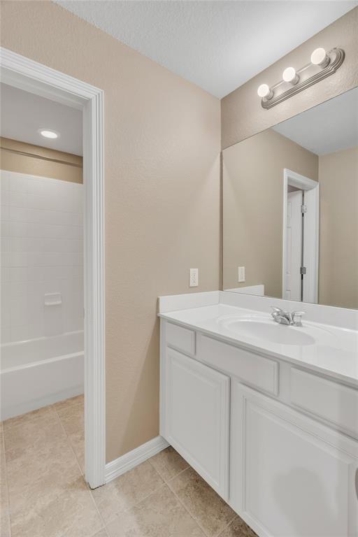 Building Photo - 4204 Fairmeadow Dr