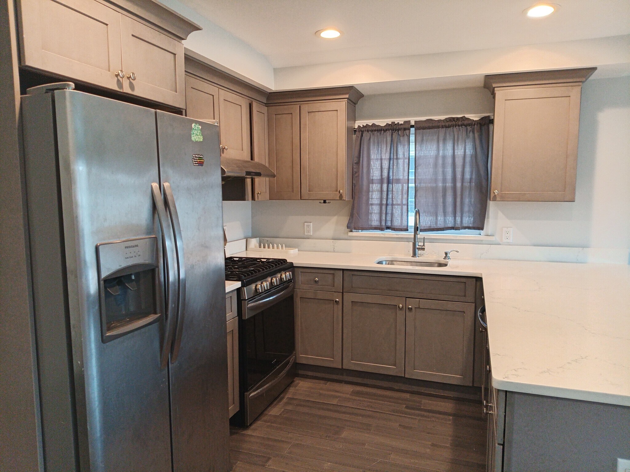 Building Photo - 9214 Rockaway Fwy