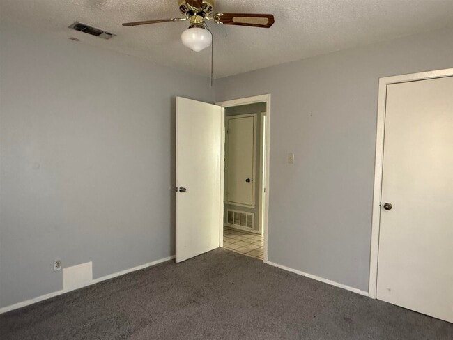 Building Photo - 108 Fiesta Dr