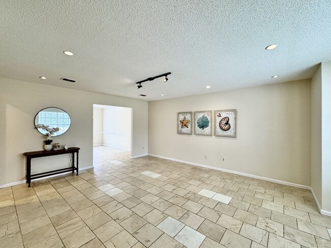 Building Photo - 4-Bedroom Home in Rock Creek Available NOW...