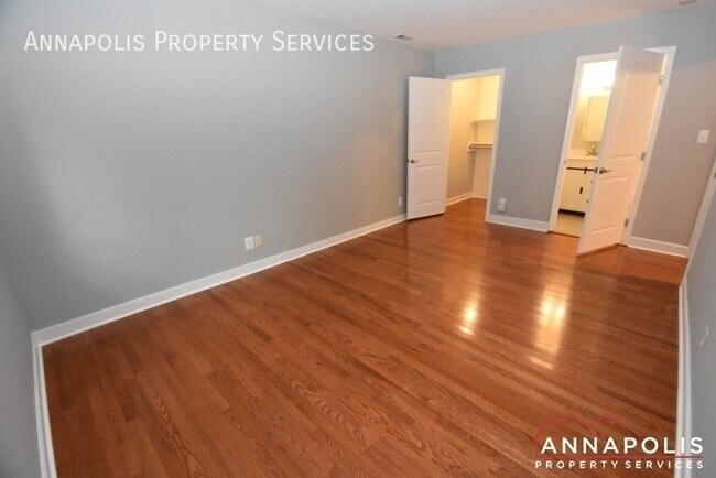 Building Photo - 302 Hilltop Ln