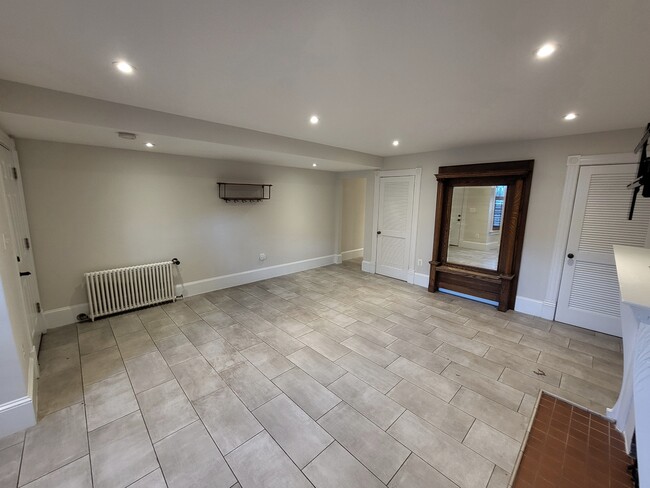 Building Photo - 210 8th St SE