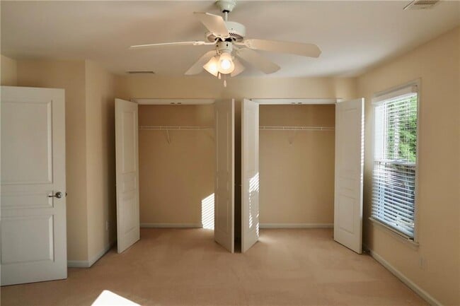 Building Photo - 515 Village Arbor Park NW