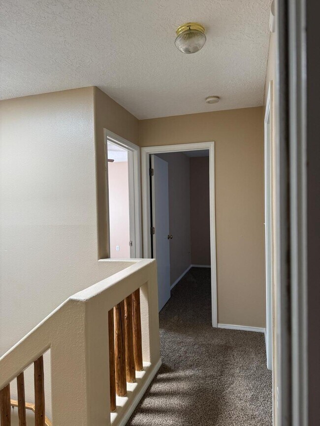 Building Photo - 256 Glenridge Park Ln NE