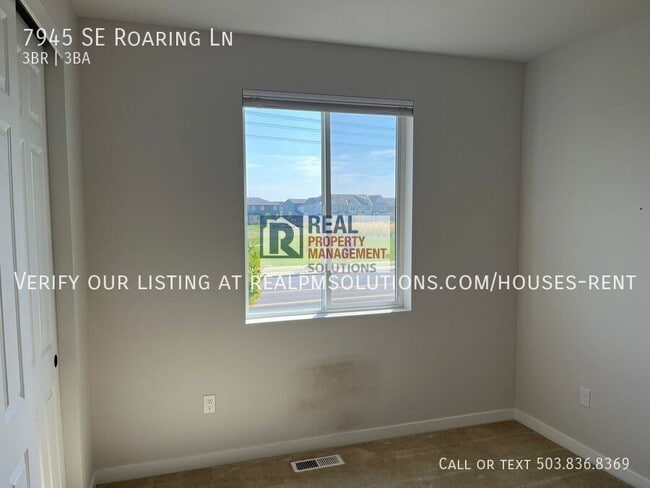 Building Photo - 7945 SE Roaring Ln