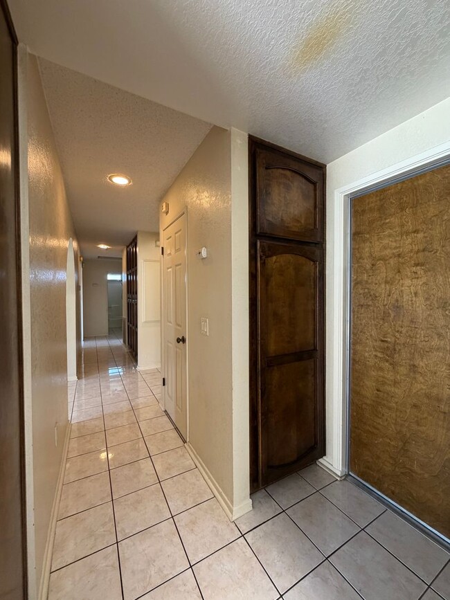 Building Photo - 3 Bedroom 2 Bathroom House with 2 Car Garage Located in Lenwood
