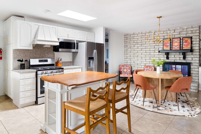 Building Photo - 6235 E Thunderbird Rd