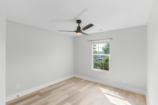 Building Photo - 1704 Ballentine Ln