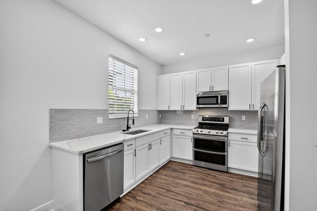 Building Photo - 2502 N Dixie Hwy