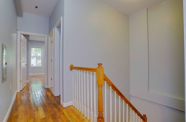 Building Photo - 236 Van Horne St