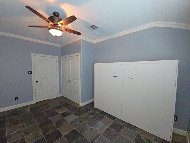 Building Photo - 254 Debbie Ln