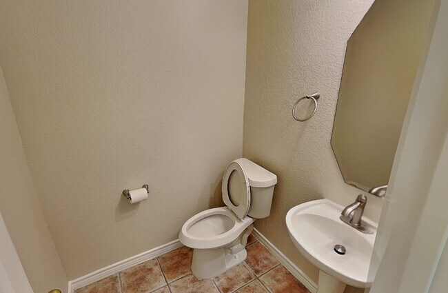 Building Photo - Move-In Special: $500 off the first full m...