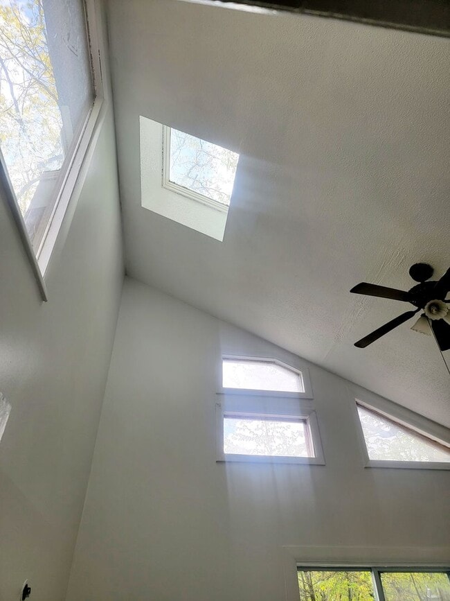 Building Photo - Beautifully remodeled 3 bedroom home in an...