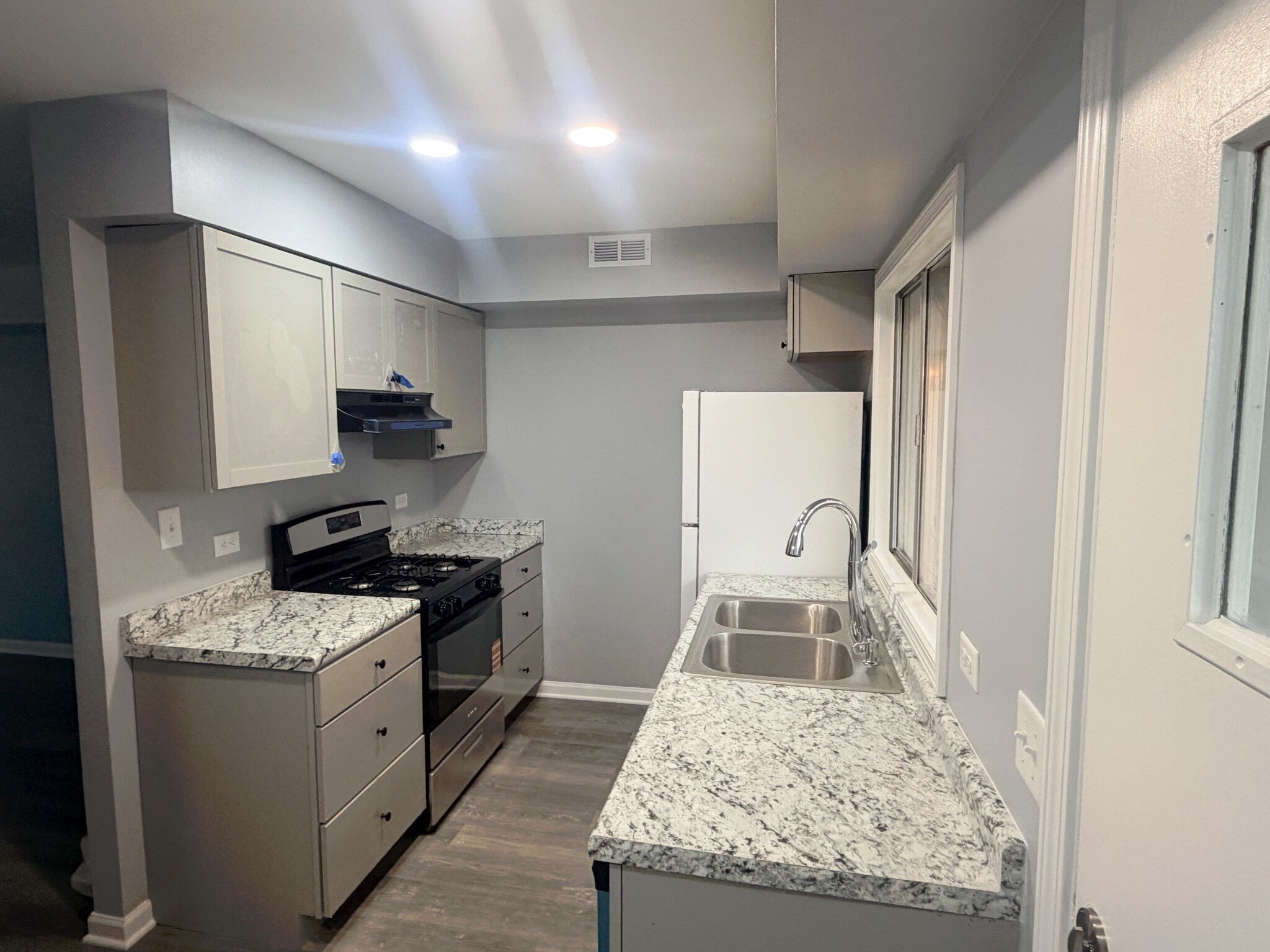 Building Photo - 6203 Kit Carson Dr