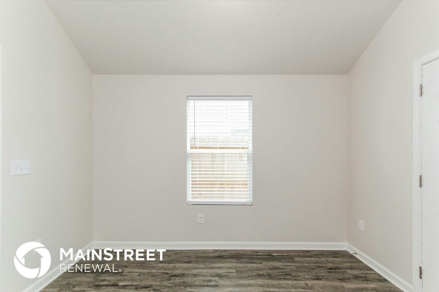 Building Photo - 590 Woodland Crst Rd