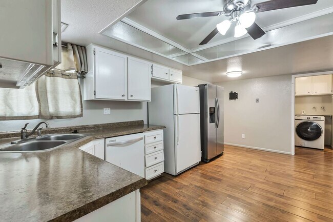 Building Photo - 3511 S Alder Dr