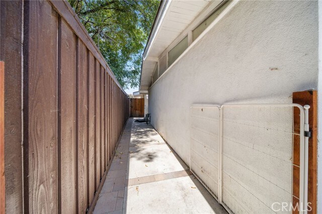 Building Photo - 1610 N Amador Ave