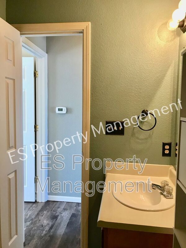 Building Photo - 5742 Ashcroft Dr